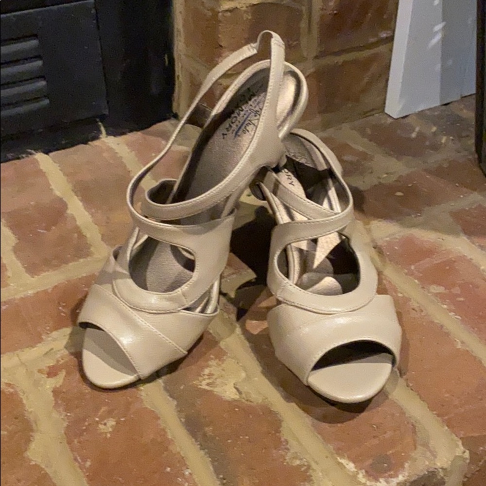 Life Stride Velocity Heels